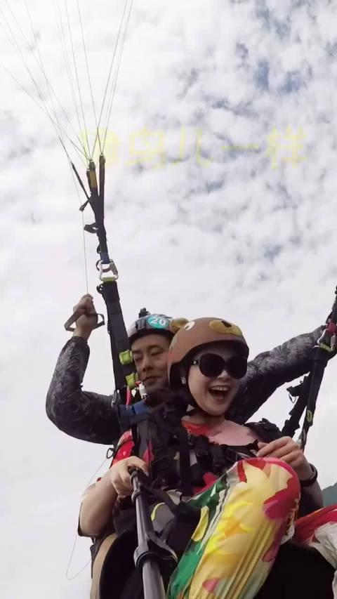 澳门天天好挂牌正版和滑翔男子被吸至高空与滑翔男子被吸至高空视频